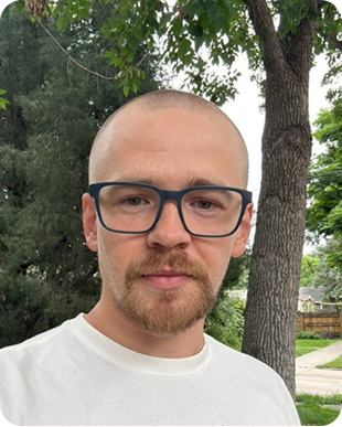 Headshot of Pavel Pachkovsky